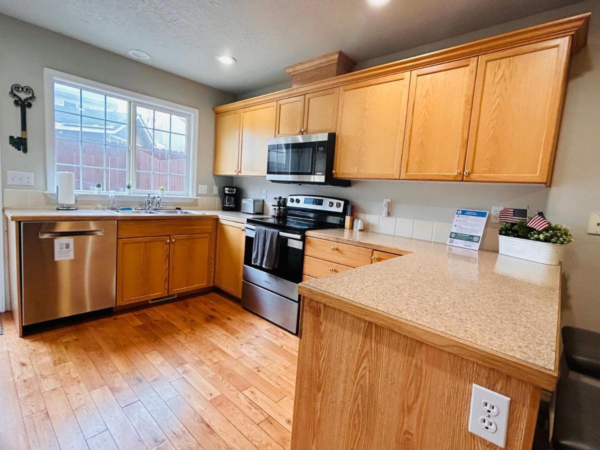 The Getaway Se Boise Condo Across The Street From Greenbelt, Bown Crossing And Boise River 3Bd 3Bath, 4 Beds! Lovely, Homey, Dining Table Seats 6 Buitenkant foto